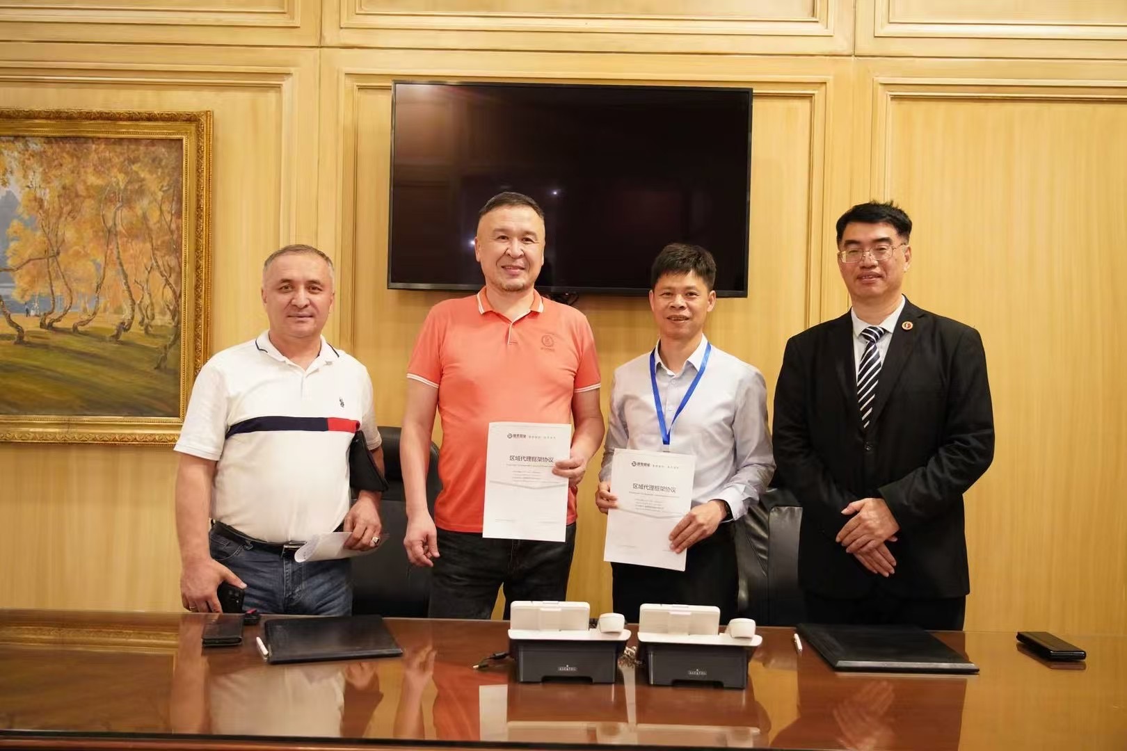 1747270448245016Zamd.jpg 1747270448245016Zamd.jpg